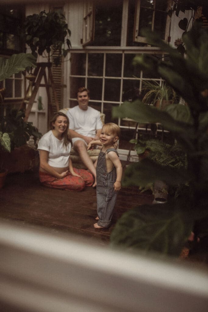 A through the window point of view of a family sitting in Das Hinterhaus studio. 